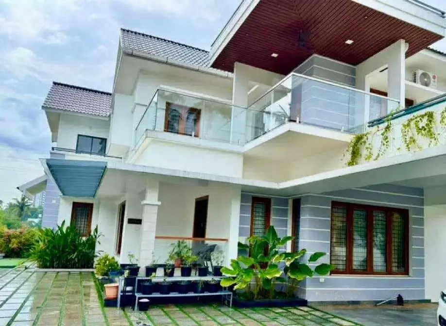 When Buying a House, What’s More Important: Location or Size?