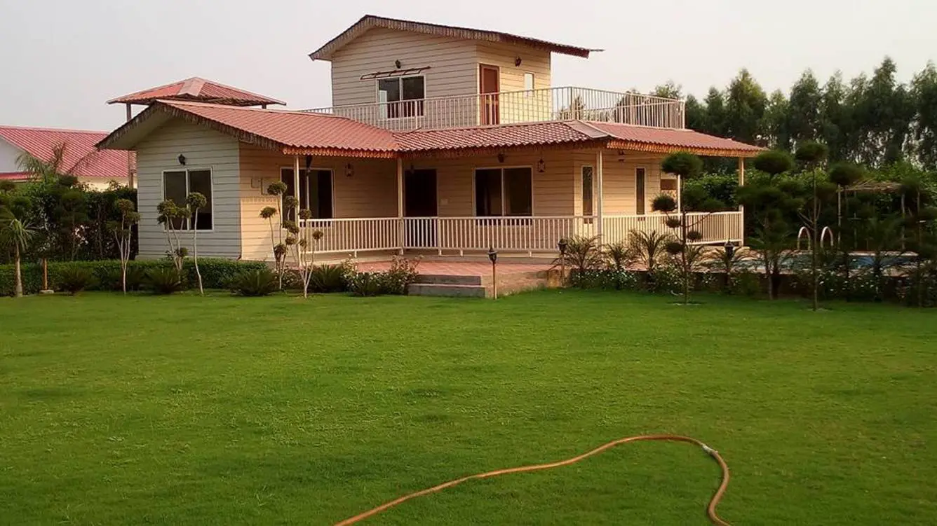 Farmhouse for slae in Noida