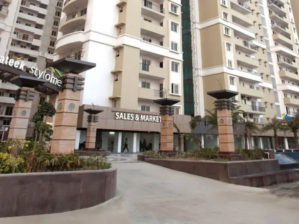 Apartment For rent in Noida