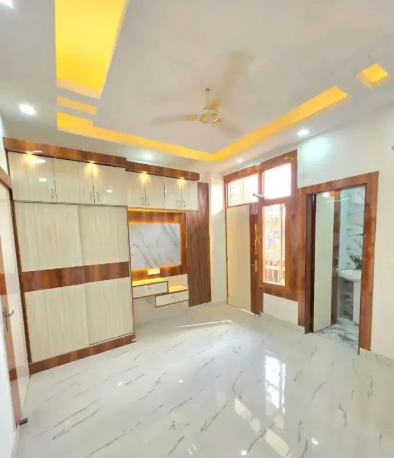 3BHK Flat for Sale in Gaur Chowk | Greater Noida