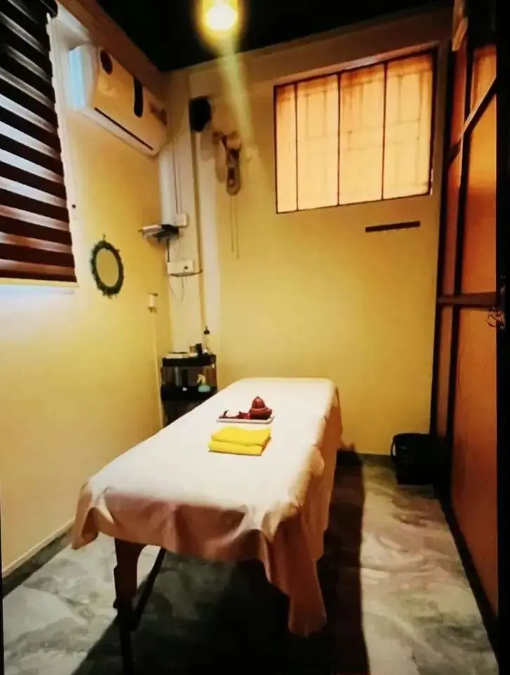 Salon for Sale in Delma | Kozhikode